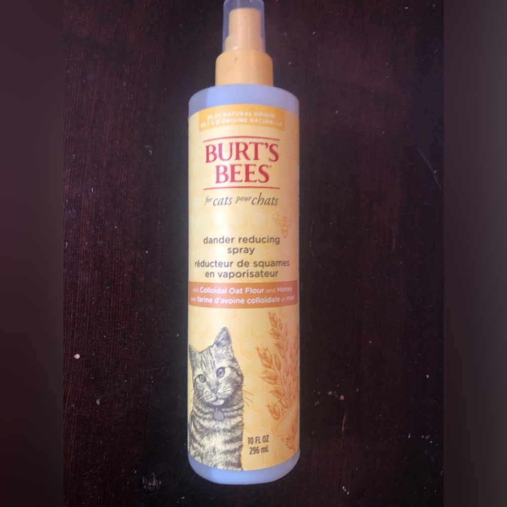 Burts Bees Cat Dander Reducing Spray. Full Bottle.